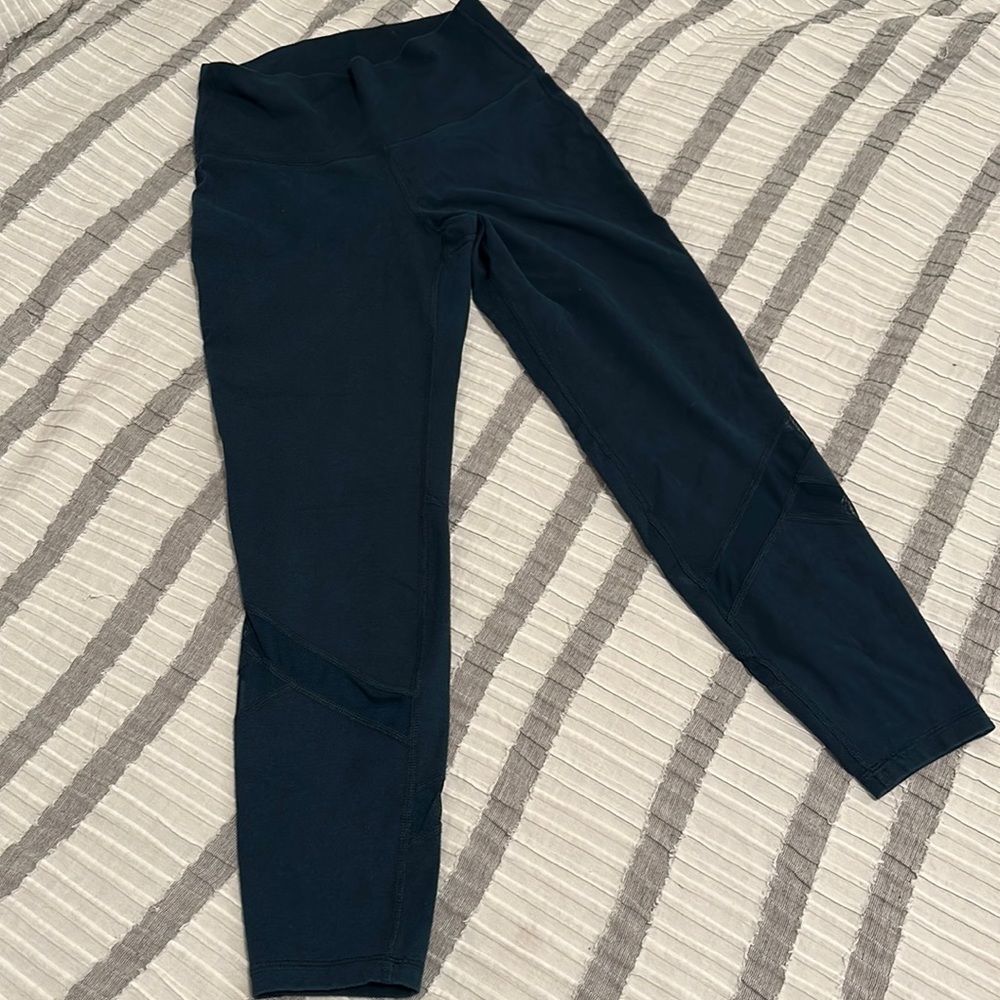 Old Navy Active leggings w/mesh area size S